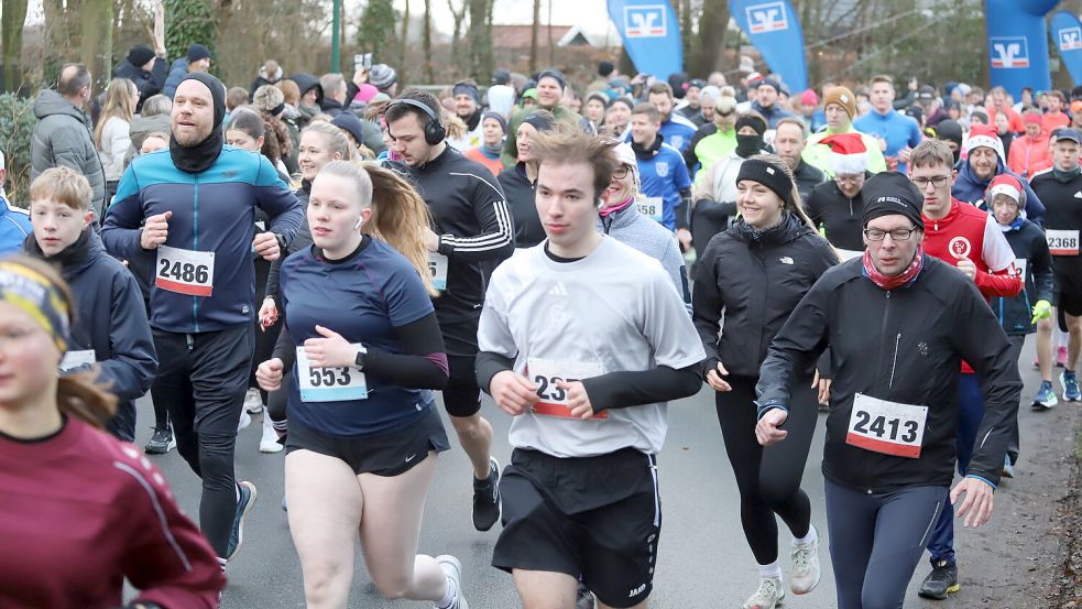 Mit mehr als 1200 Finishern erreichte der Silvesterlauf „Rund um die Thülsfelder Talsperre“ eine Rekordergebnis. Fotos: Hans Passmann