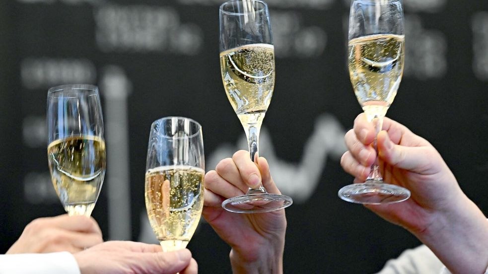 Kursgewinne bei Aktien und Fonds haben vielen Menschen reicher gemacht. (Symbolbild) Foto: Arne Dedert