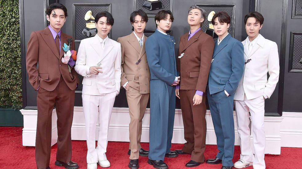 Ein Foto vor ihrem Comeback: BTS bei den Grammy Awards 2022. (Archivbild) Foto: Jordan Strauss/Invision/AP/dpa