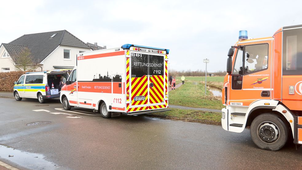 In einem Graben haben Spaziergänger an Neujahr eine Leiche in Emden-Wolthusen gefunden. Foto: Jens Doden