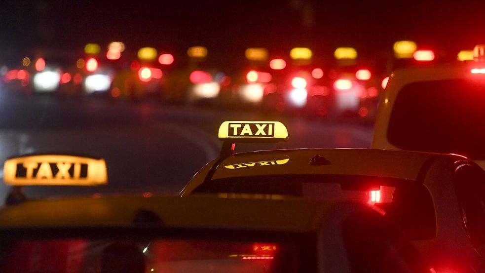 In Bremen-Oslebshausen sind erneut Taxifahrer überfallen worden. Das teilte die Polizei mit. Foto: Felix Hörhager/dpa