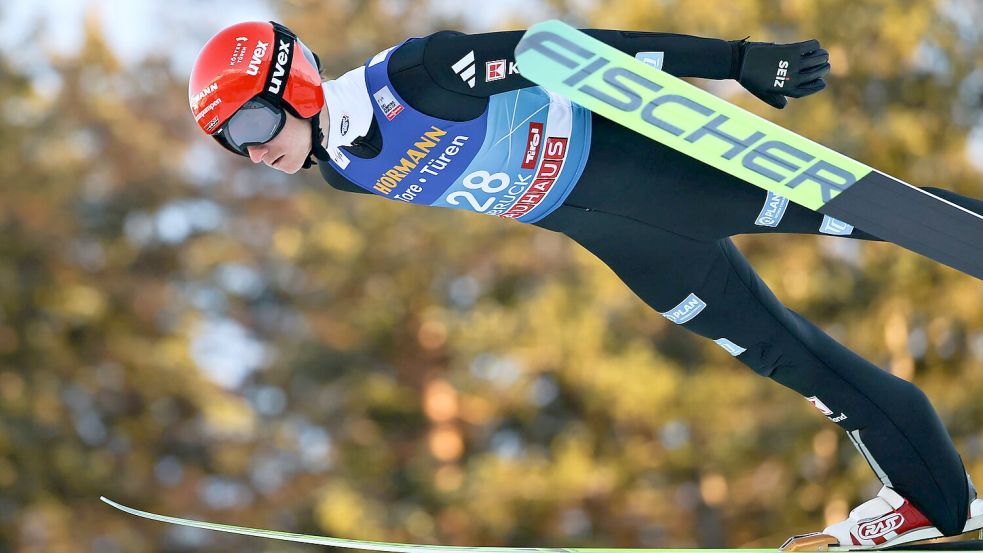 Karl Geiger kommt in Innsbruck besser zurecht als Wellinger. Foto: Daniel Karmann