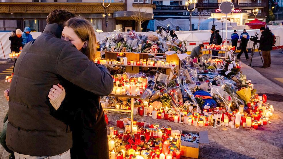 Am kommenden Freitag soll es in Crans-Montana eine Gedenkfeier zu Ehren der Opfer geben. Foto: Jean-Christophe Bott