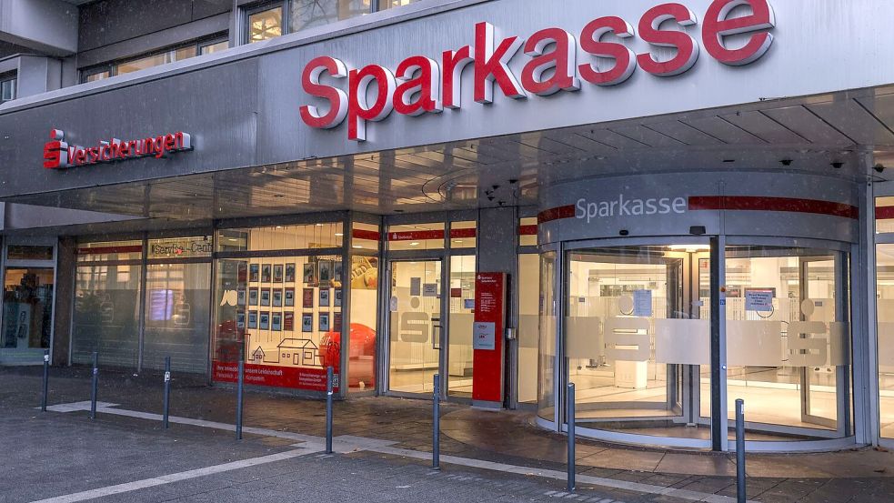 In die Filiale in Gelsenkirchen-Buer wurde Anfang der Woche eingebrochen, die Täter erbeuteten Millionen. Foto: Oliver Berg