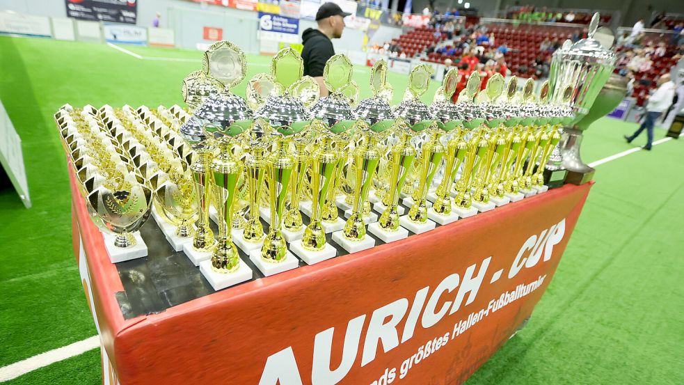 Am Sonntag geht es in der Sparkassen-Arena um Pokale. Foto: Jens Doden/Emden