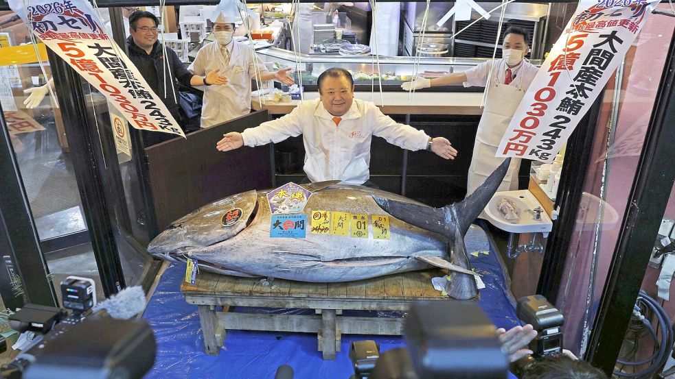 Für den Betreiber einer Sushi-Restaurantkette ist der gezahlte Rekordpreis eine geschickte PR-Aktion. Foto: -/kyodo/dpa