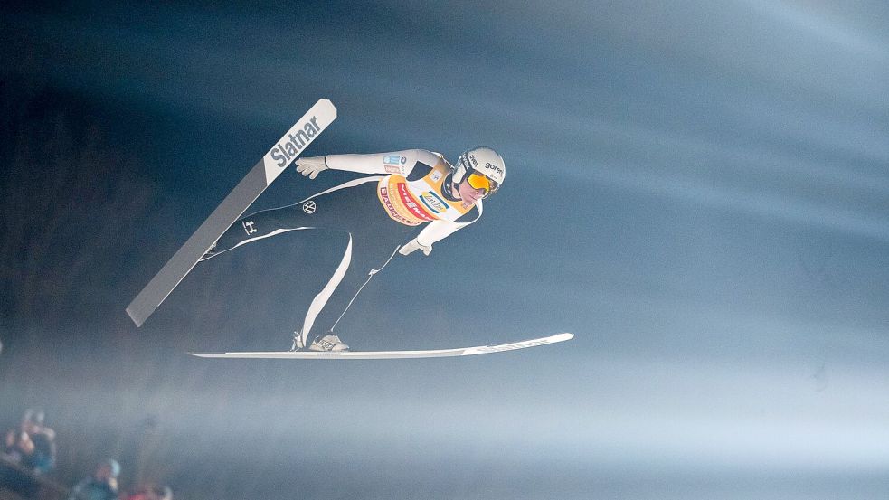 Domen Prevc ist der Sieg bei der Vierschanzentournee kaum noch zu nehmen. Foto: Georg Hochmuth