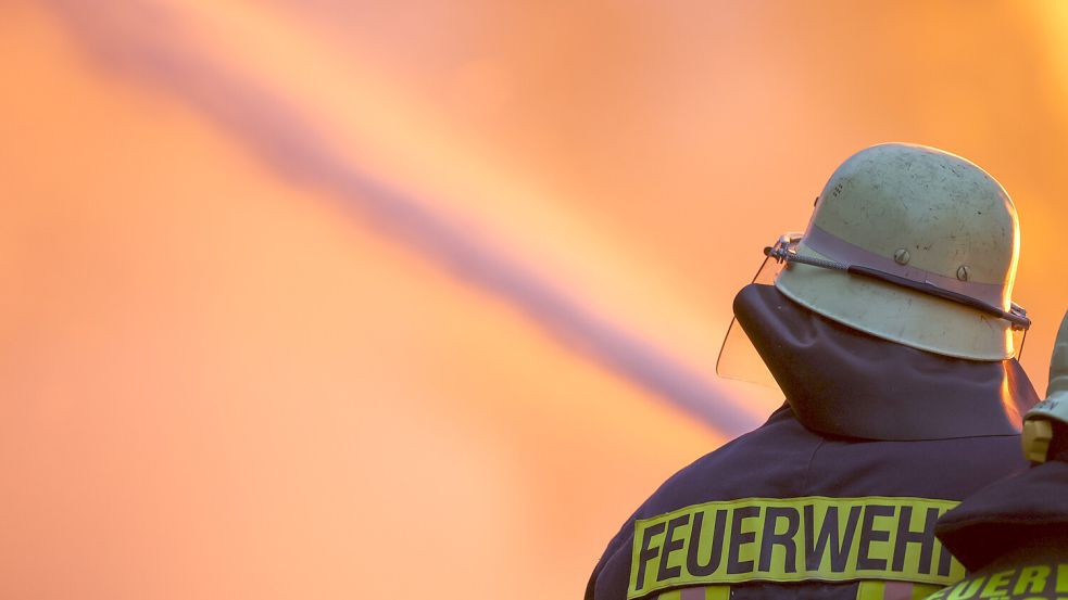 Die Einsatzkräfte der Feuerwehr rücken aus, um Menschen zu helfen. Symbolfoto: Christoph Reichwein/dpa
