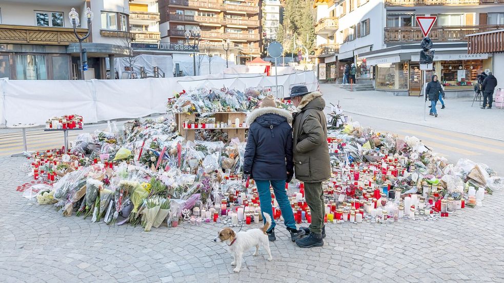Die Trauerfeier am Freitag findet nun in Martigny, nicht Crans-Montana, statt. Foto: Cyril Zingaro/KEYSTONE/dpa