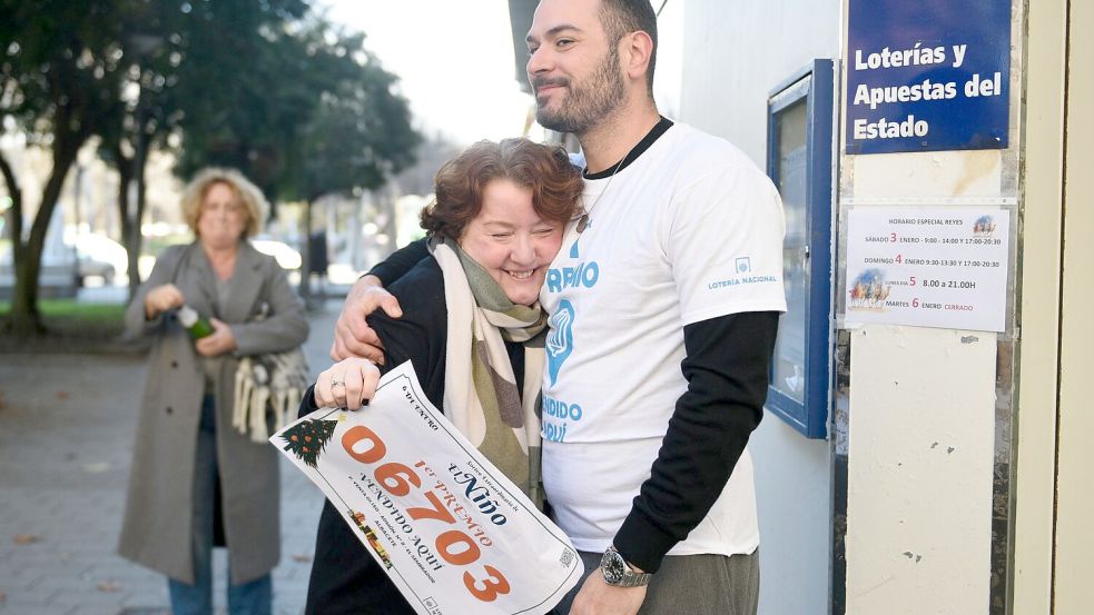 Der Hauptgewinn bei der diesjährigen Jesuskind-Lotterie entfällt dieses Jahr auf die Losnummer 06.703. Foto: Víctor Fernández/EUROPA PRESS/