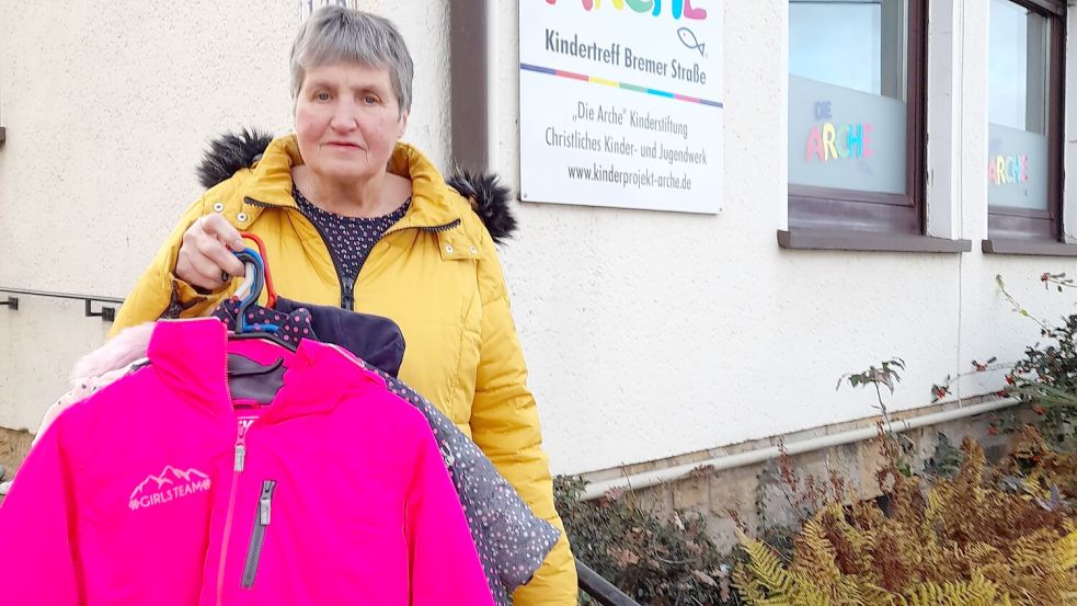 Ingrid Beeck sammelt seit zwölf Jahren Kleidung für Bedürftige in Osnabrück. Foto: Ingrid Beeck