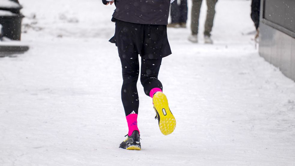 Auf das Joggen wollen Läufer auch im Winter nicht verzichten. Foto: IMAGO/Emmanuele Contini