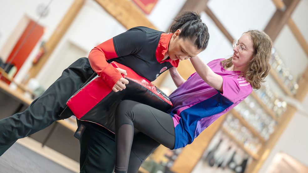 Nach dem Aufwärmen wurde eine Kombination in einer Beispiel-Situation trainiert. Foto: Klaus Ortgies