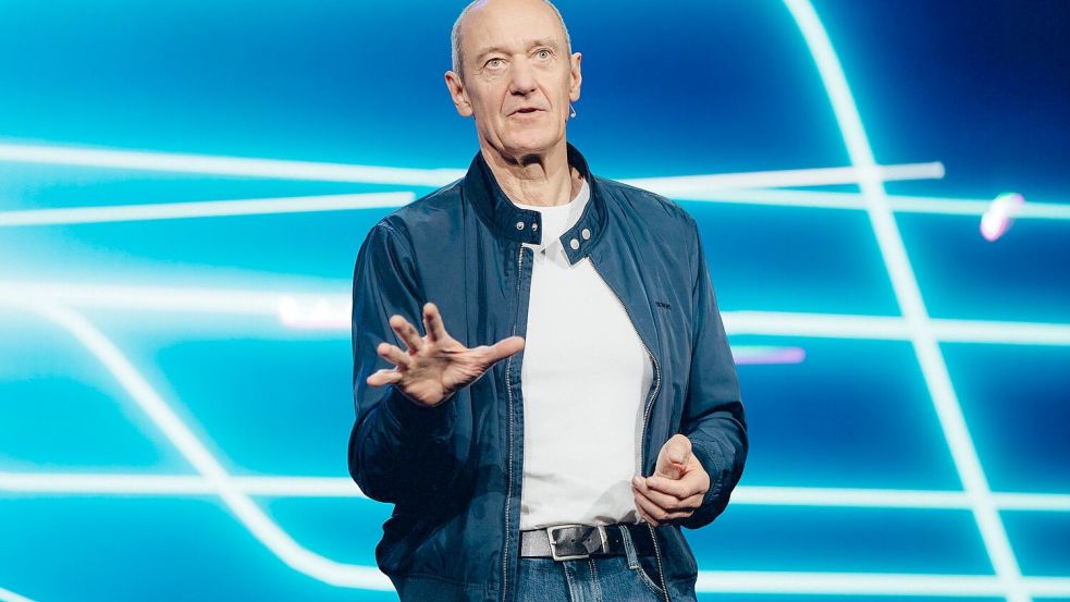 Siemens-CEO Roland Busch kündigt auf der Technikmesse CES 2026 mehrere Initiativen zum KI-Einsatz in der Industrie an. Foto: Uncredited