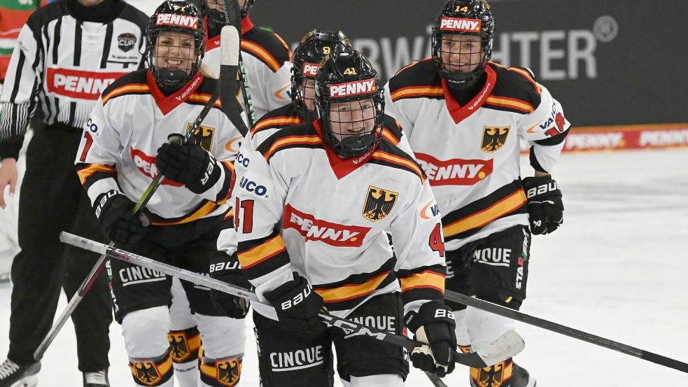 Mathilda Heine ist mit 16 Jahren die jüngste deutsche Eishockeyspielerin bei Olympia. (Archivbild) Foto: Markus Lenhardt
