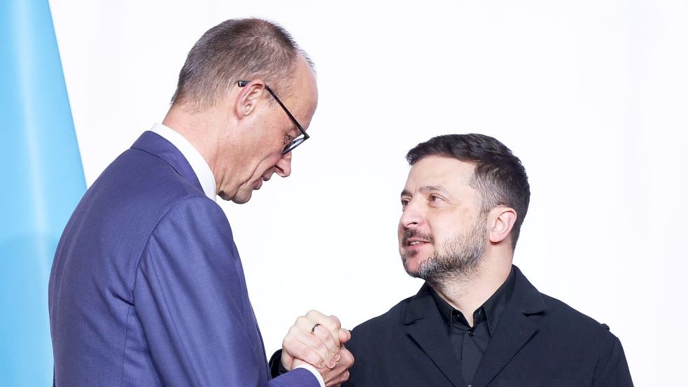 Kanzler Merz stellt dem ukrainischen Präsidenten Wolodymyr Selenskyj weitreichende deutsche Unterstützung in Aussicht. Foto: Tom Nicholson