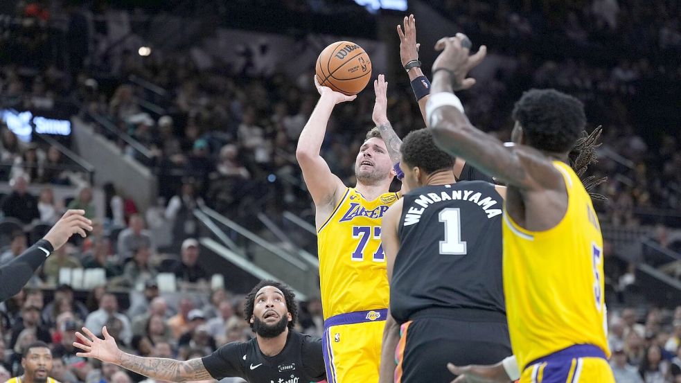 Luka Doncic verlor trotz starker Leistung mit den Los Angeles Lakers gegen San Antonio. Foto: Eric Gay/AP/dpa