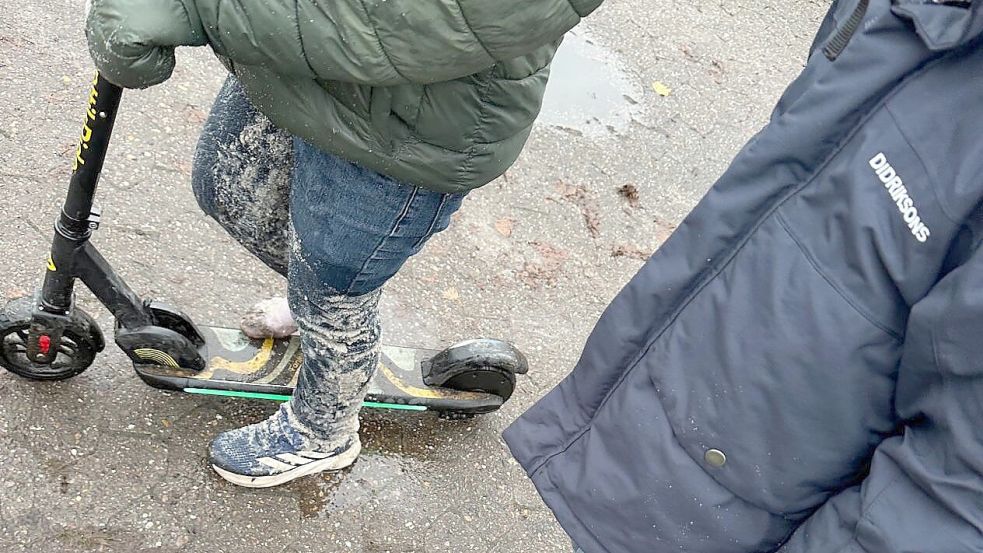 Bis zum Becken sackte Ben in den Sand ein. Das Foto entstand kurz nach dem Vorfall. Der rechte Schuh blieb stecken. Foto: Patrick Walzel/Privat