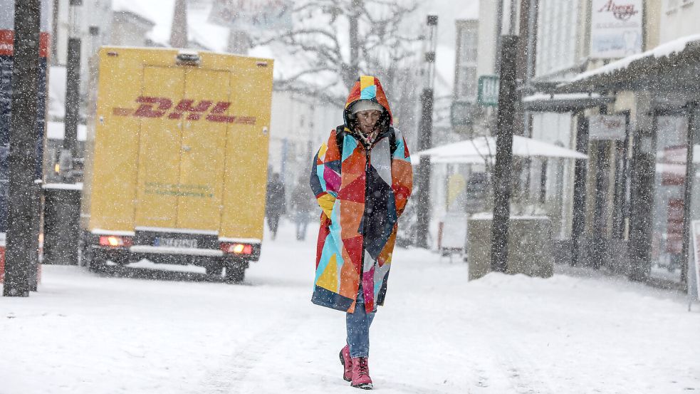 In Aurich fiel der Schnee am Mittwoch teilweise waagerecht. Foto: Claus Hock