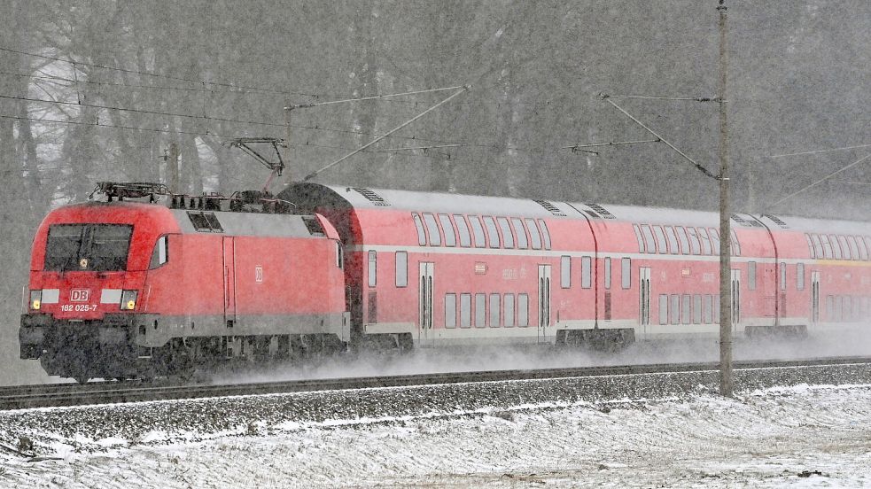 Wegen der Witterung fallen auf der Strecke Norddeich - Bremen zahlreiche Verbindungen aus. Foto: DPA