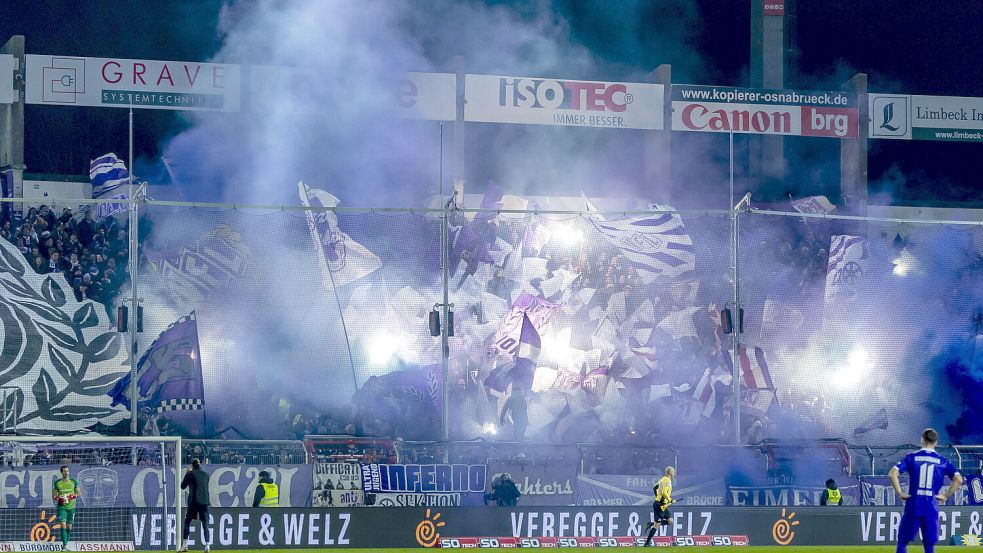Die Pyro-Aktion gegen Ingolstadt. Foto: imago/Fotostand