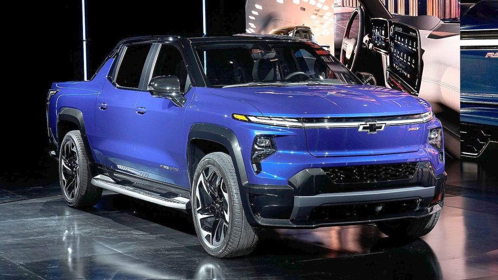 Mit Fahrzeugen wie dem Chevy Silverado EV wollte GM auch die in Amerika populären Pickups elektrifizieren. (Archivbild) Foto: Paul Sancya/AP/dpa