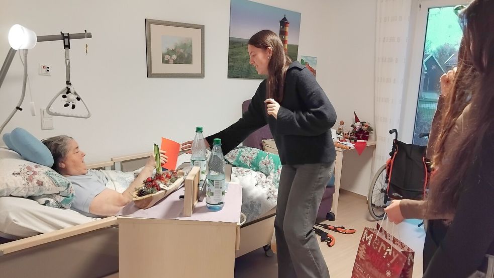 Auch Käthe Boekhoff erhielt Weihnachtspost von den Schülerinnen und Schülern des Albrecht-Weinberg-Gymnasiums. Foto: Clarissa Scherzer