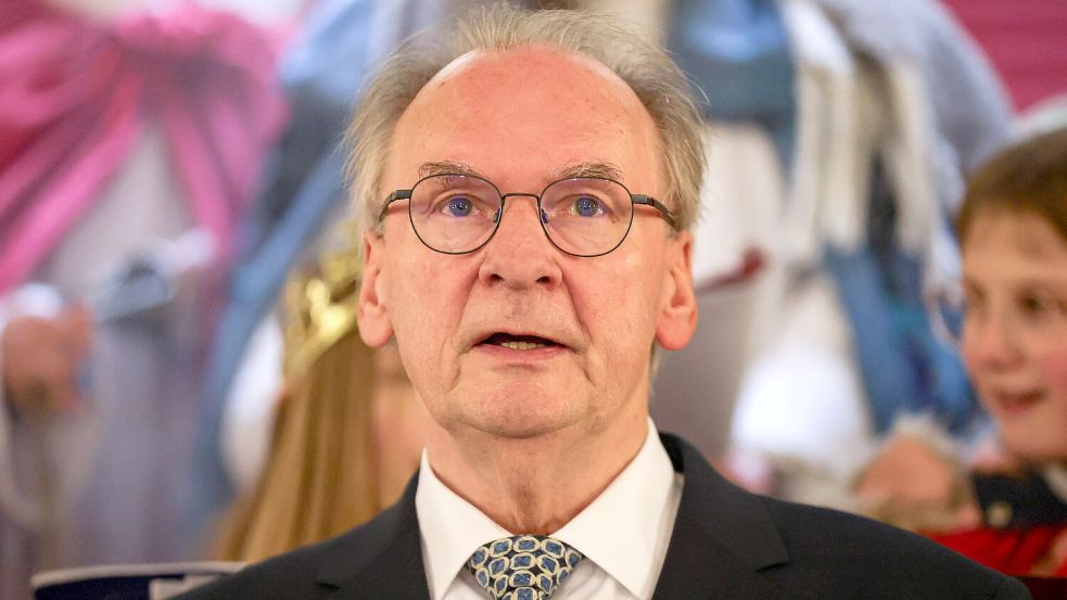 Gibt sein Amt nun doch vorzeitig ab: Sachsen-Anhalts Ministerpräsident Reiner Haseloff (72). Foto: IMAGO/Christian Schroedter