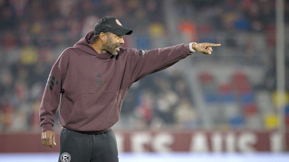 Sein bisher letztes Spiel als Coach: Daniel Thioune bei der Partie Fortuna Düsseldorf gegen den 1. FC Nürnberg Anfang Oktober. Foto: imago/Müller