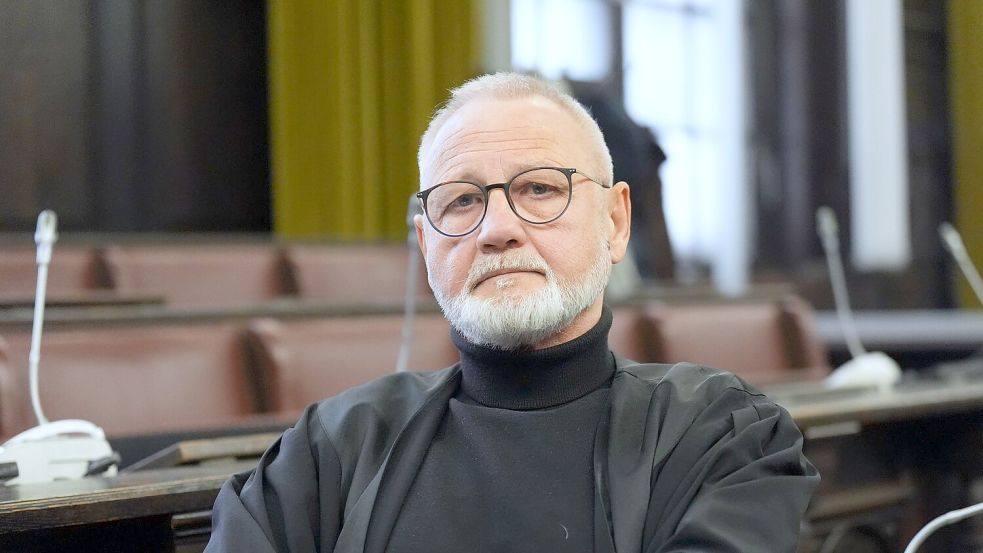 Opferanwalt Hörning vertritt die Nebenklägerin und warnt vor dem Versuch einer Täter-Opfer-Umkehr. Foto: Marcus Brandt/Pool dpa/dpa