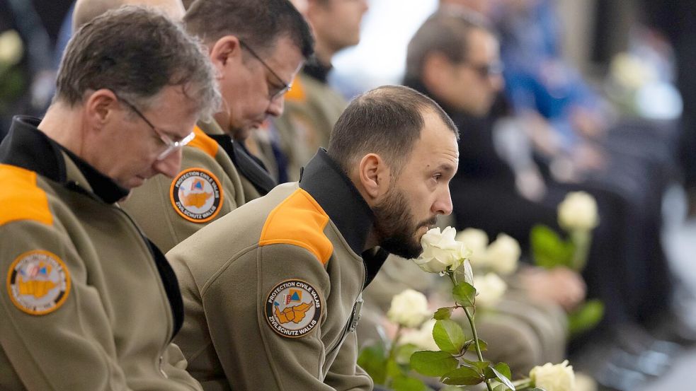 Auch für viele Retter war das Geschehen in Crans-Montana erschütternd. Foto: Michael Buholzer