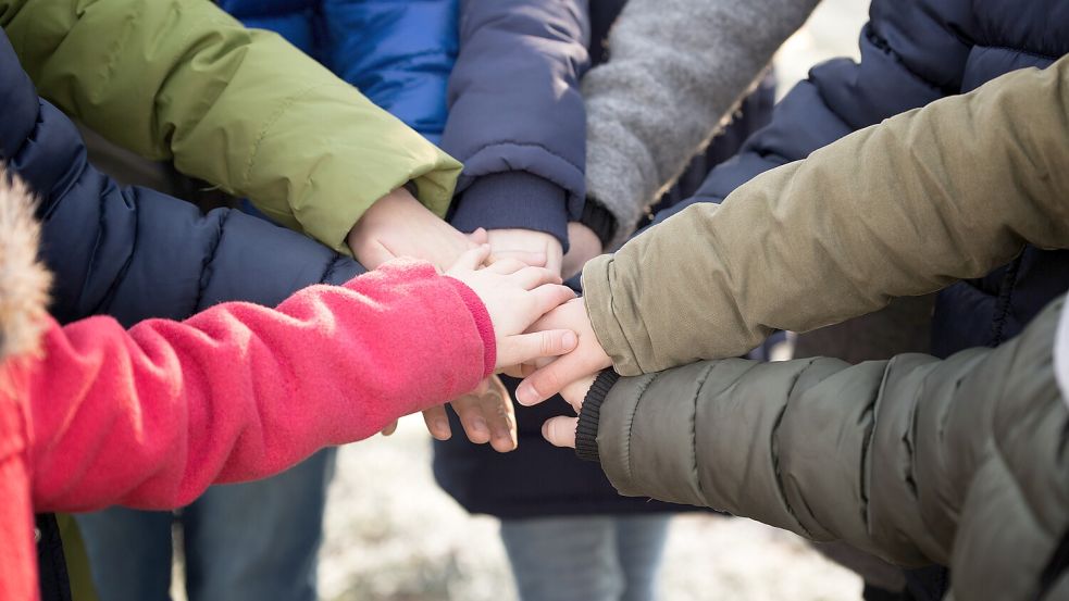 Zusammenhalt und Engagement soll bald wieder ausgezeichnet werden. Symbolfoto: Pixabay