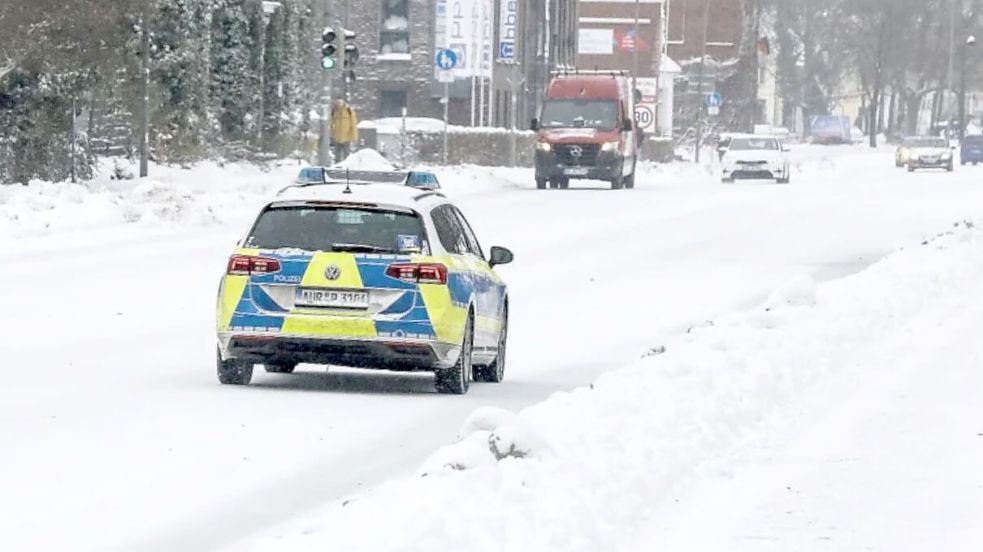 Die Polizei nahm im Zuge des Schnee-Freitags zwölf Verkehrsunfälle auf. Foto: Claus Hock