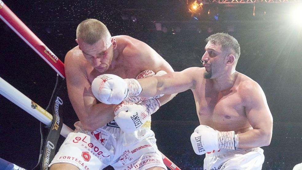 In der dritten Runde explodierte der Deutsche (r). Foto: Bernd Thissen