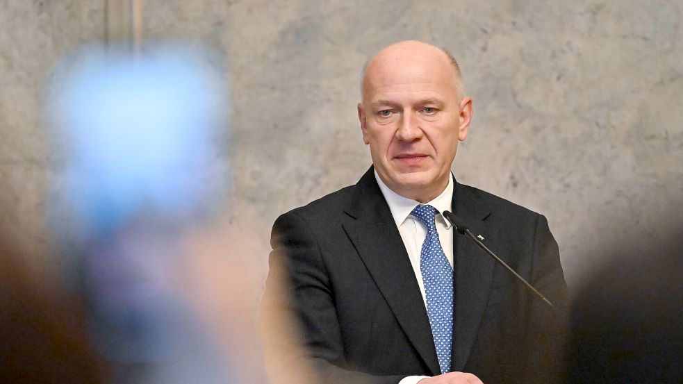 Berlins Regierungschef Kai Wegner geriet auch wegen eines Tennismatchs unter Druck. (Archivbild) Foto: Soeren Stache/dpa