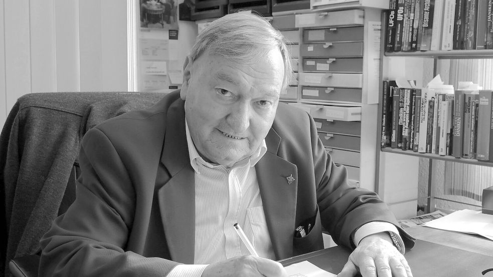 Vom Koch zum Bestseller-Autor. (Archivbild) Foto: Thomas Burmeister/dpa