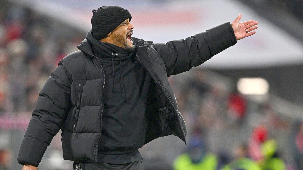 Engagiert am Spielfeldrand bei seinem 50. Bundesligaspiel als Bayern-Coach: Vincent Kompany. Foto: Tom Weller