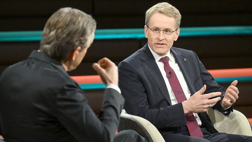 Schleswig-Holsteins Ministerpräsident Daniel Günther hat Medien den Kampf angesagt, die ihm nicht gefallen – notfalls auch mit Zensur und Verboten. Foto: ZDF/Cornelia Lehmann