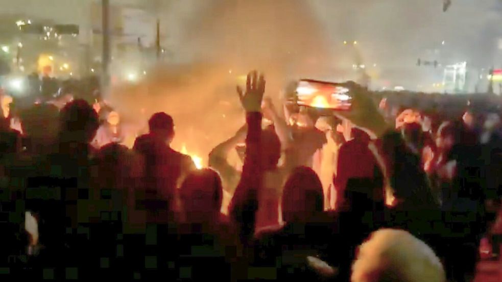 Bei den Massenprotesten gibt es laut Aktivisten immer mehr Tote. (Archivbild) Foto: Uncredited/VALIDATED UGC/AP/dpa
