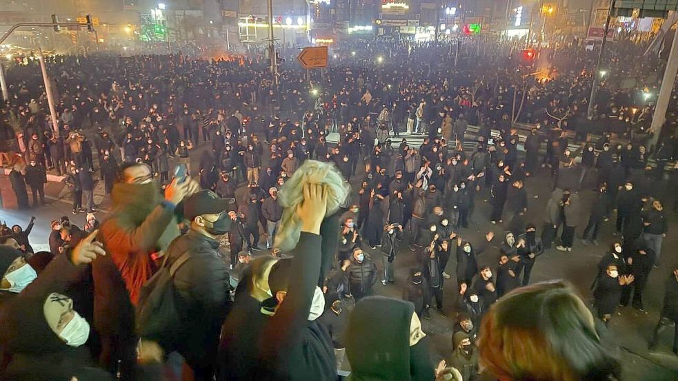 Mindestens 192 Menschen sollen bei den Protesten im Iran bislang ums Leben gekommen sein. Unbestätigte Berichte gehen von mehr als 2.000 Todesopfern aus. Foto: IMAGO/ZUMA Press Wire/Social Media