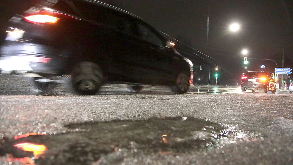 In Norddeutschland gilt am Montag in weiten Teilen eine Glättewarnung. Foto: IMAGO/Funke Foto Services/Frank Oppitz