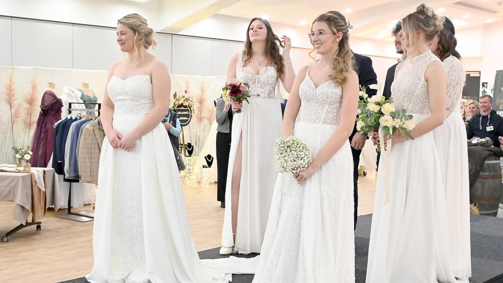 Für zukünftige Bräute wurde aktuelle Mode präsentiert. Foto: Holger Weers