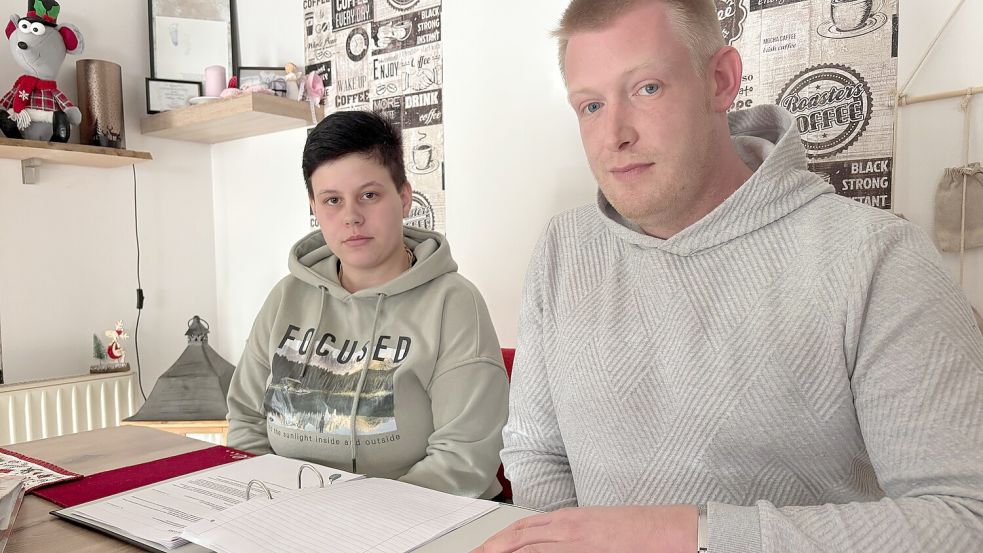 Svenja und Alexander Kock mussten ihre Tochter Sofia in einer Krippe in Moormerland unterbringen. Foto: Lars Löschen/Archiv