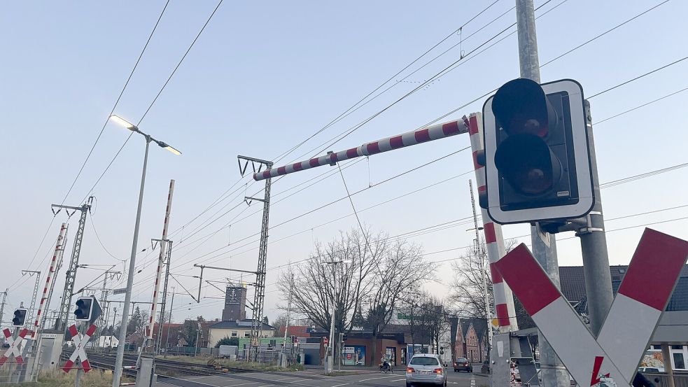 Bei dem Unfall im Dezember wurde der Schrankenbaum beschädigt. Foto: Jasmin Oltmanns/Archiv