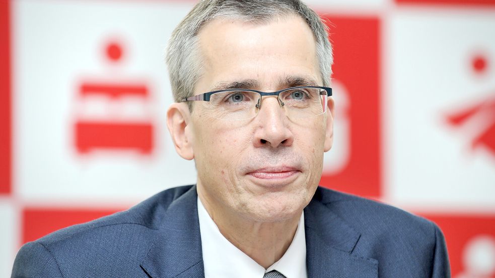 Der Direktor der Sparkasse Gelsenkirchen, Michael Klotz, hat sich erstmals zu dem Millionen-Coup geäußert. Foto: IMAGO/Martin Möller