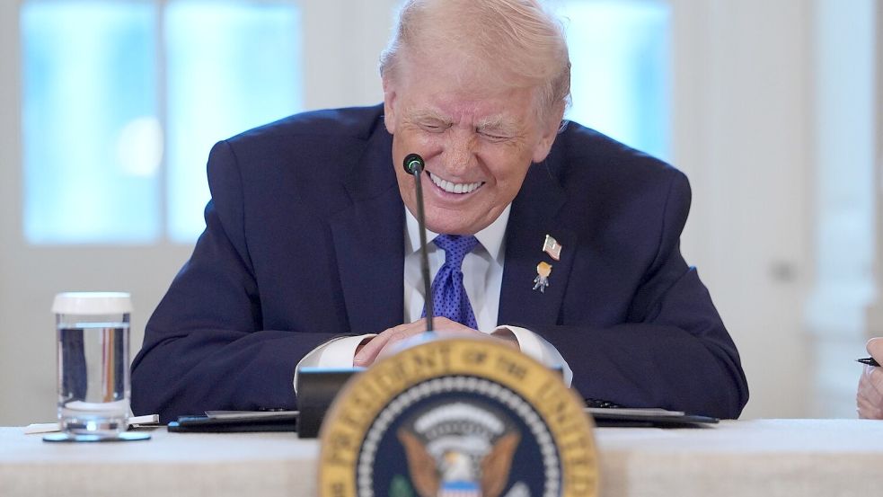 US-Präsident Donald Trump postet auf seiner Plattform Truth Social auch gerne provokative Inhalte. (Archivbild) Foto: Evan/AP/dpa