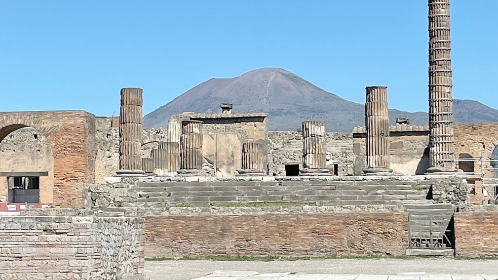 Bergauf ging es mit der Wasserqualität in den Bädern der antiken Stadt am Fuße des Vesuvs erst, nachdem die Römer ein Aquädukt gebaut hatten. (Archivfoto) Foto: dpa