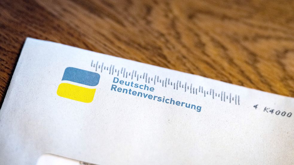 Wer seine erste Rentenzahlung pünktlich erhalten möchte, muss rechtzeitig seinen Rentenantrag ausfüllen und abschicken. Foto: IMAGO/Henricus Lüschen