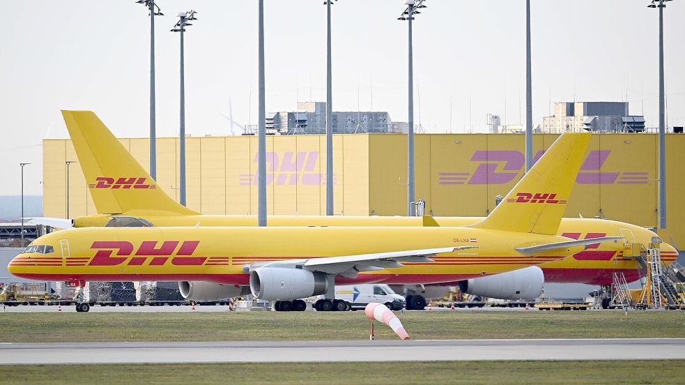 Im Juli 2024 war im DHL-Logistikzentrum in Leipzig ein Paket in Brand geraten. (Archivbild) Foto: Hendrik Schmidt