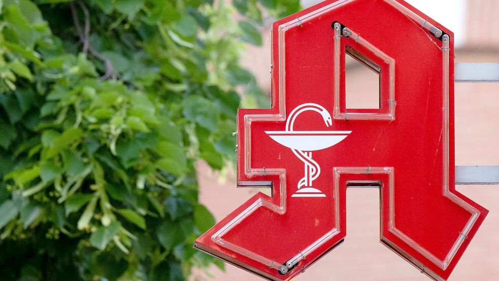 Für viele Menschen wird der Weg zur Apotheke länger. (Archivbild) Foto: Sven Hoppe